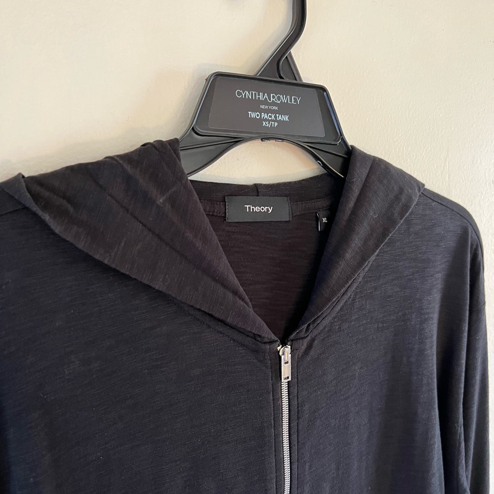 Theory Men’s Black Lightweight Zip Hoodie. Size: XL